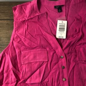 Plus sleeveless blouse